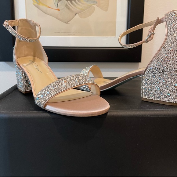 Betsy Johnson Mari rhinestone sandals 9 Wide! - Picture 2 of 4